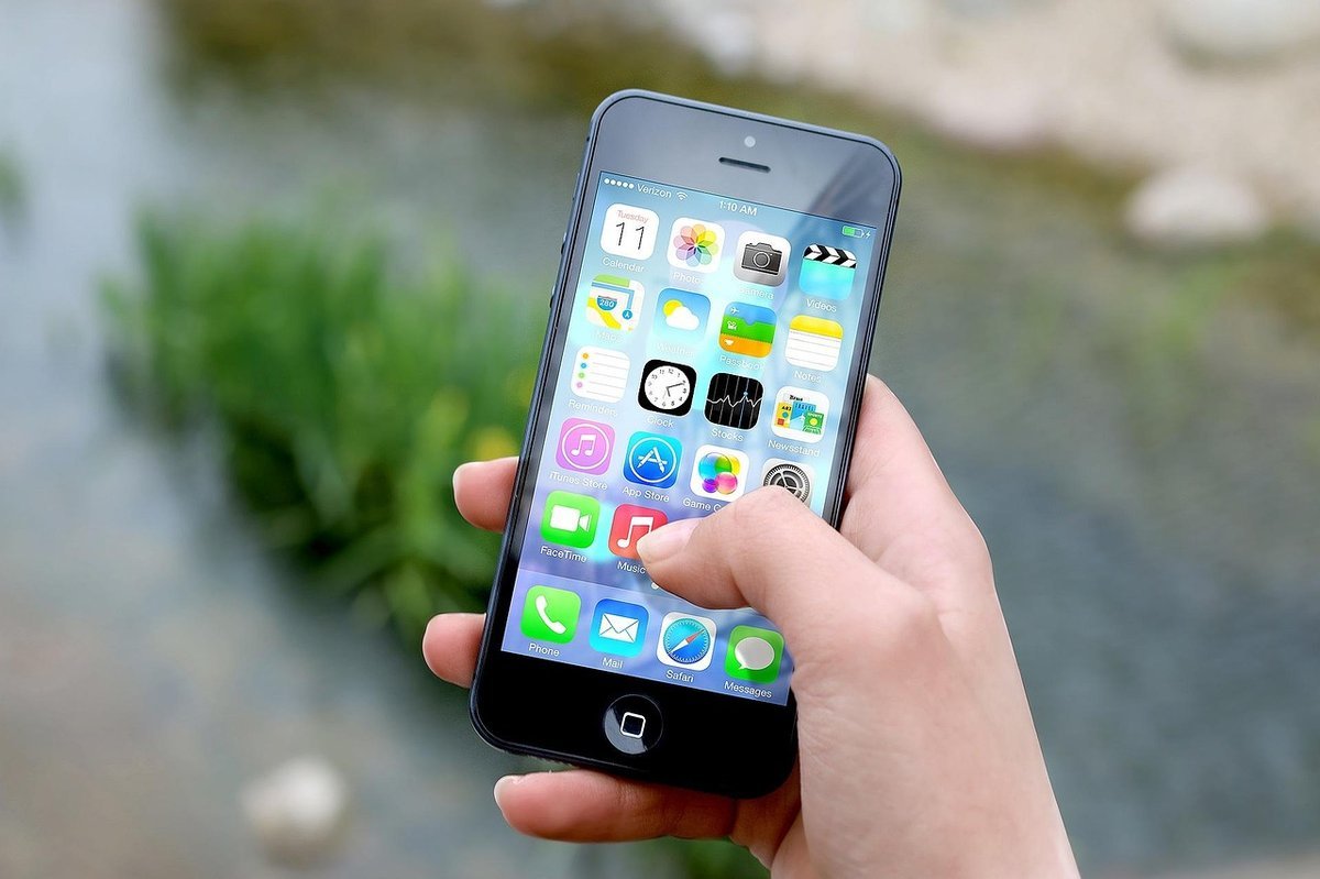 Apple Intelligence iPhone Live Translation Messages