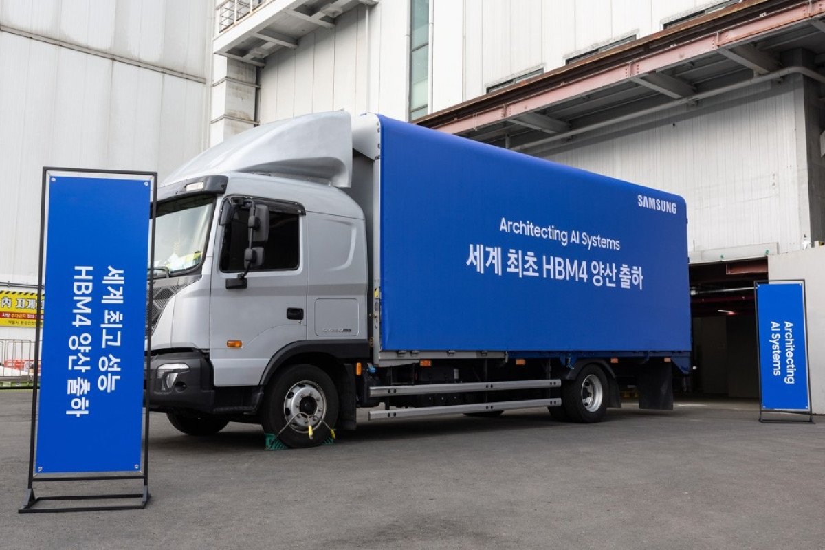 Samsung HBM4 — Vue détaillée du module mémoire empilé 12 couches