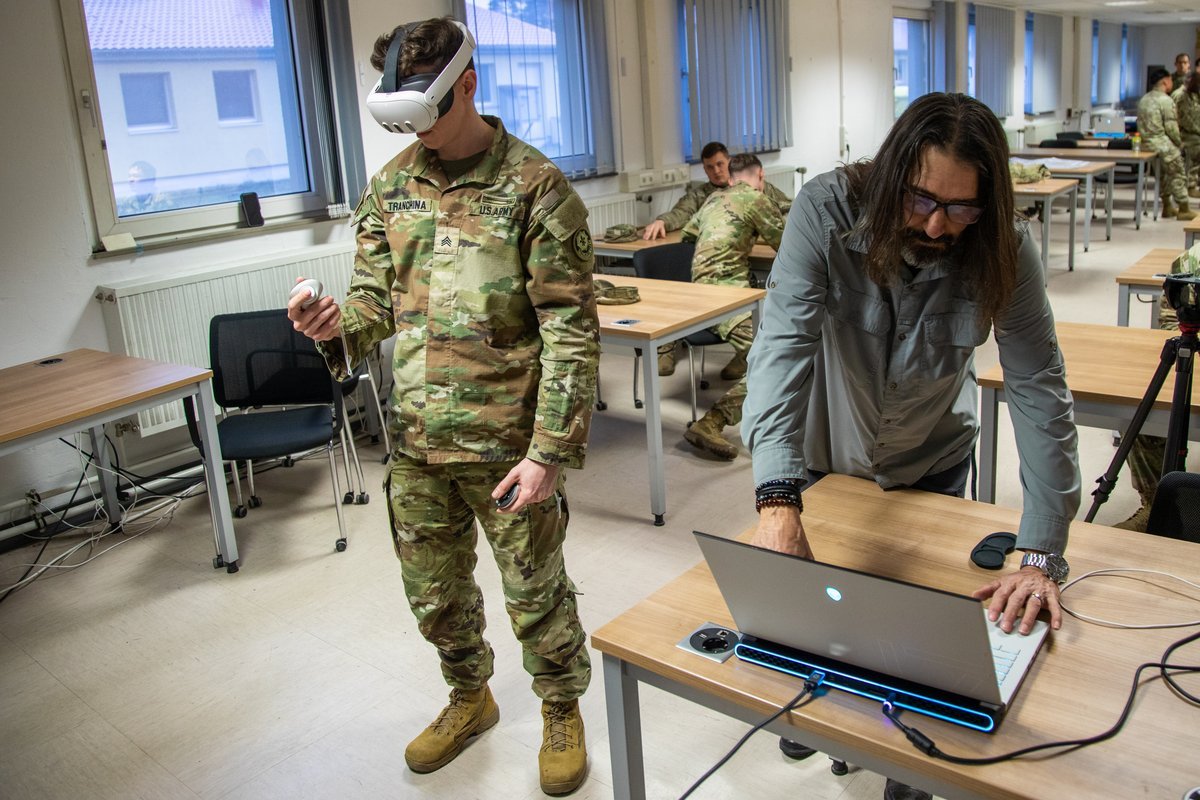 Soldats utilisant la realite virtuelle pour la formation