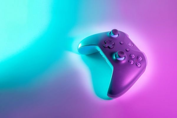 Personne jouant a la Nintendo Switch