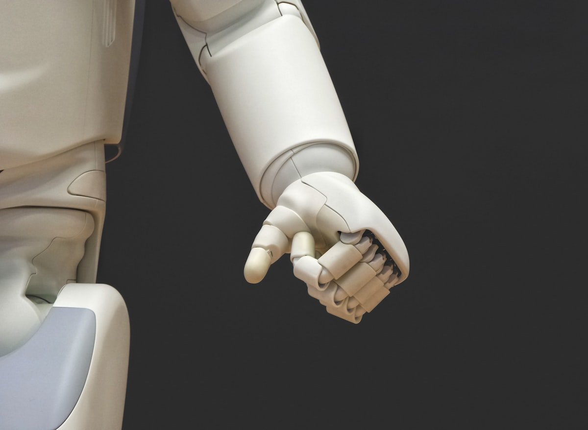Robot humanoïde mécanique avec servos et capteurs