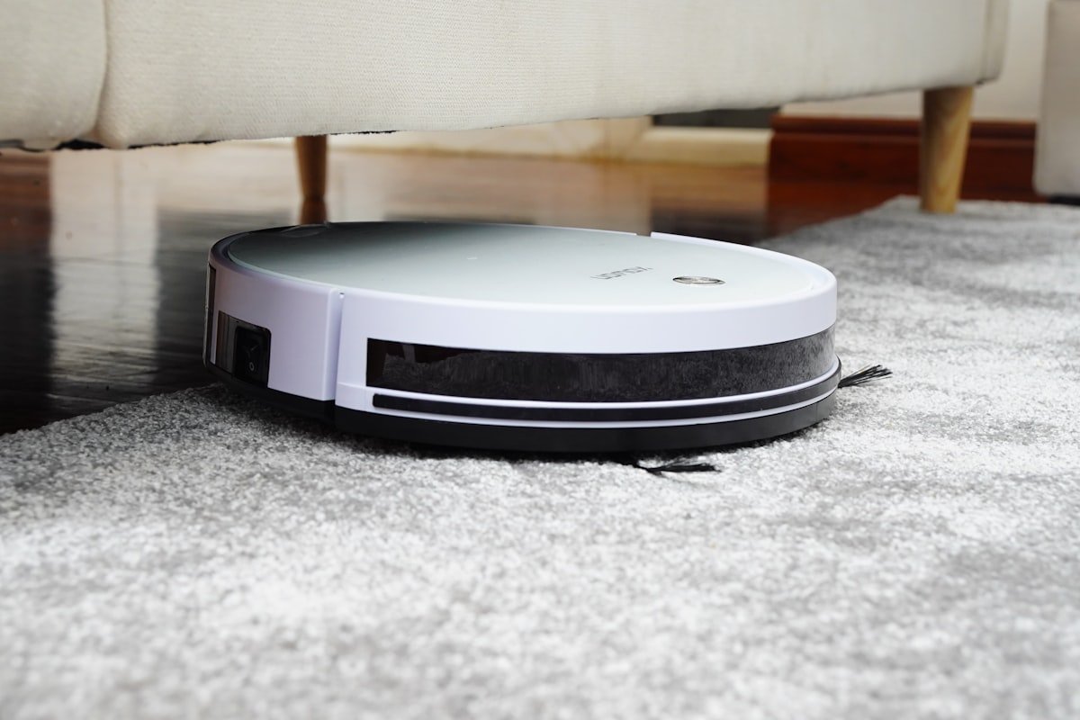 Robots Aspirateurs IA en 2026 : La Revolution Silencieuse du Nettoyage Domestique
