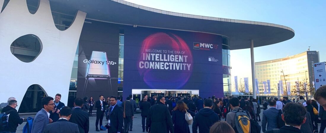 Wearable AI en 2026 : Pendentifs, Badges et Broches Qui Écoutent Pour Vous