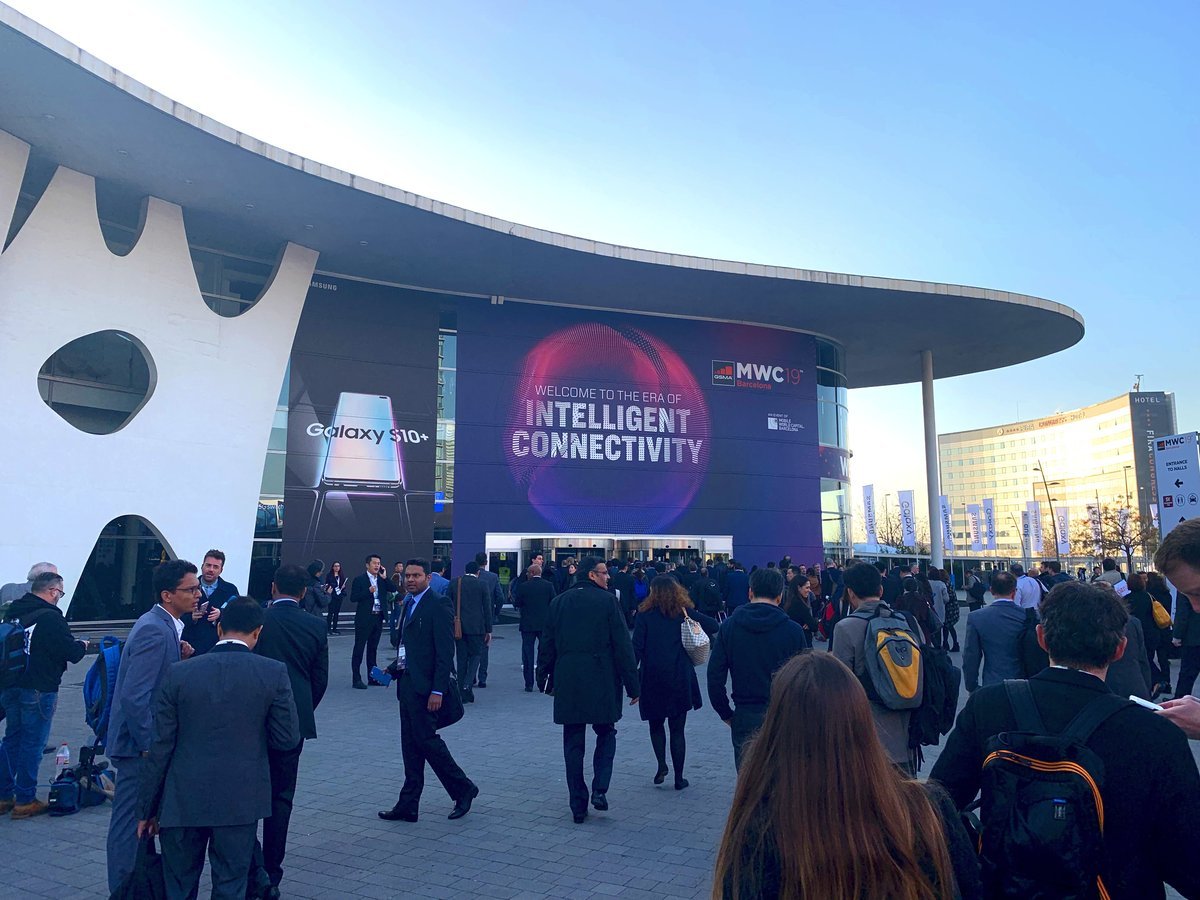 Wearable AI en 2026 : Pendentifs, Badges et Broches Qui Écoutent Pour Vous