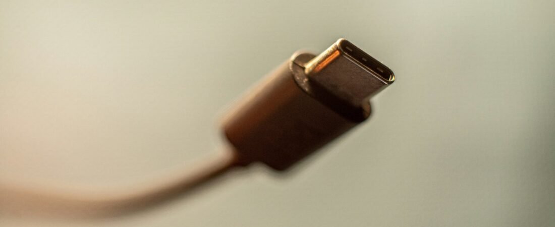 USB5 vs Thunderbolt 5 : le match des connectiques en 2026
