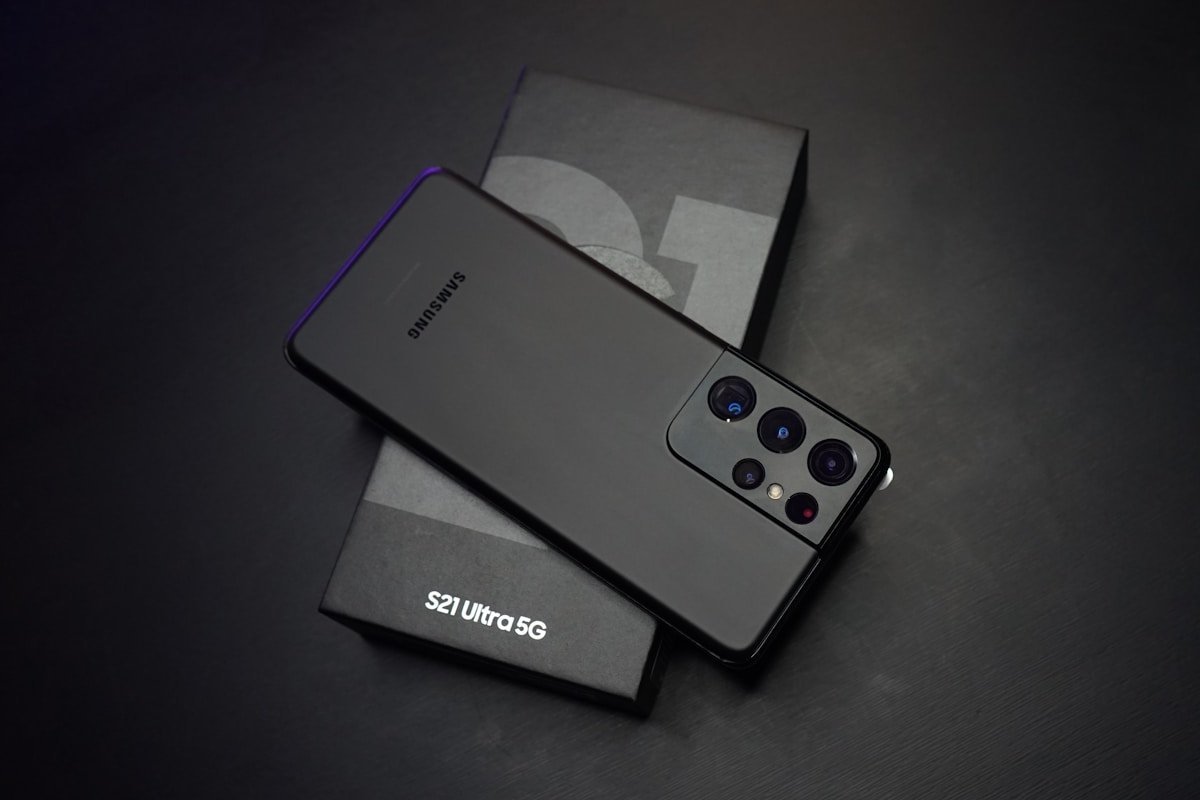 Smartphone pliable Samsung Galaxy Z Fold7 en utilisation
