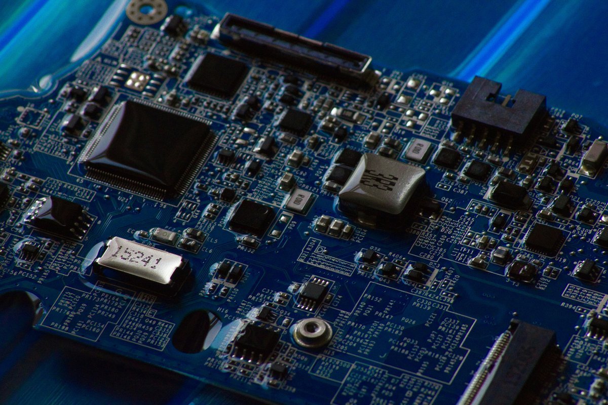 Mémoire HBM4 empilement vertical circuit intégré