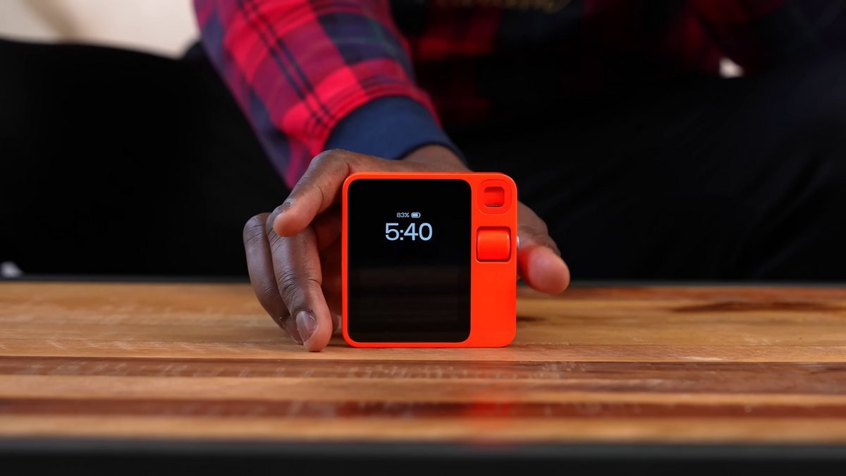 Rabbit R1 et rabbitOS 2 : l assistant IA pocket qui apprend de vos habitudes