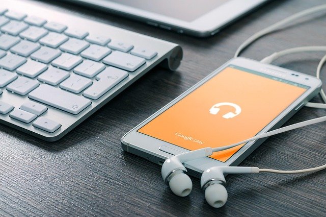 Smartphone Android 16 avec multitâche fenêtré