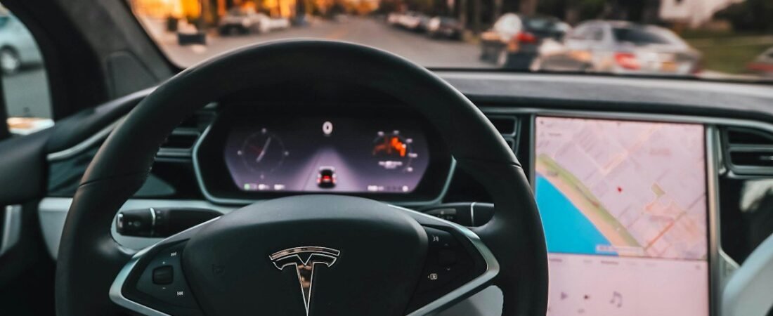 Vehicules autonomes 2026 : Waymo Tesla et la conduite sans chauffeur