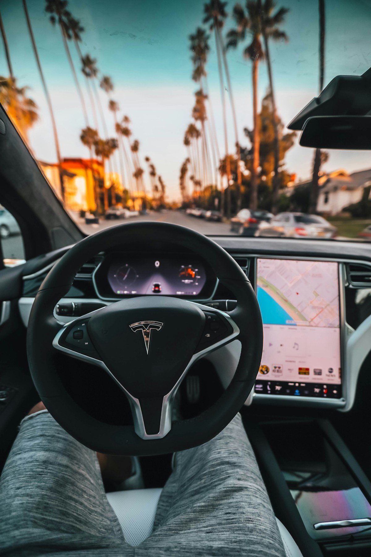 Vehicules autonomes 2026 : Waymo Tesla et la conduite sans chauffeur